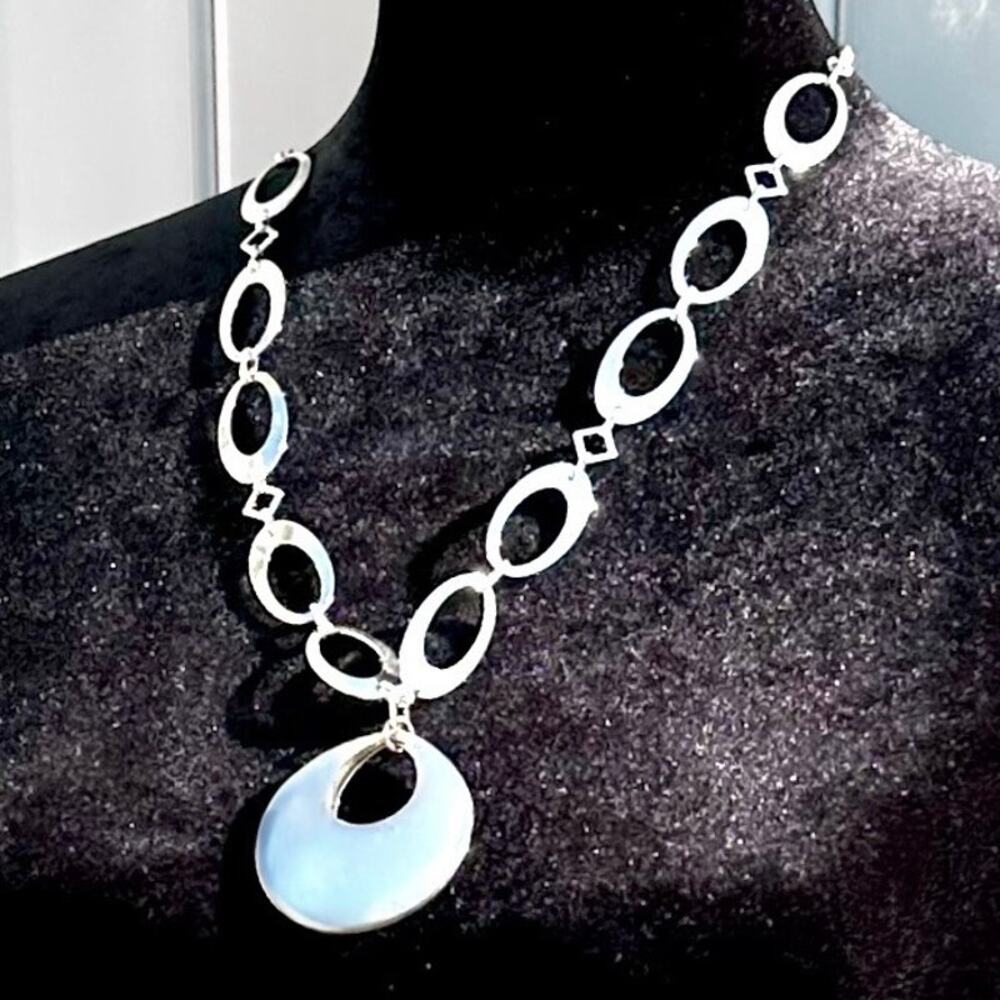 Suzy Shier Silver-tone Bold Geometric Lightweight Circles Statement Necklace